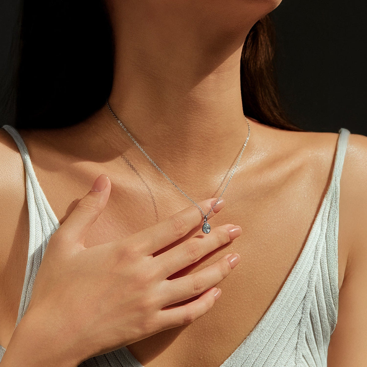 Geometric Oval D-Color VVS1 Moissanite Pendant Necklace in Sterling Silver – Delicate Clavicle Chain